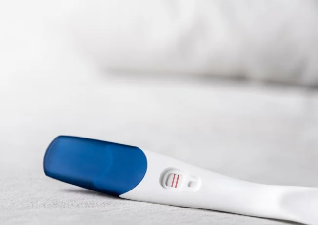 Brzká menstruace nebo nidace? Jak poznat, co těhotenství opravdu znamená